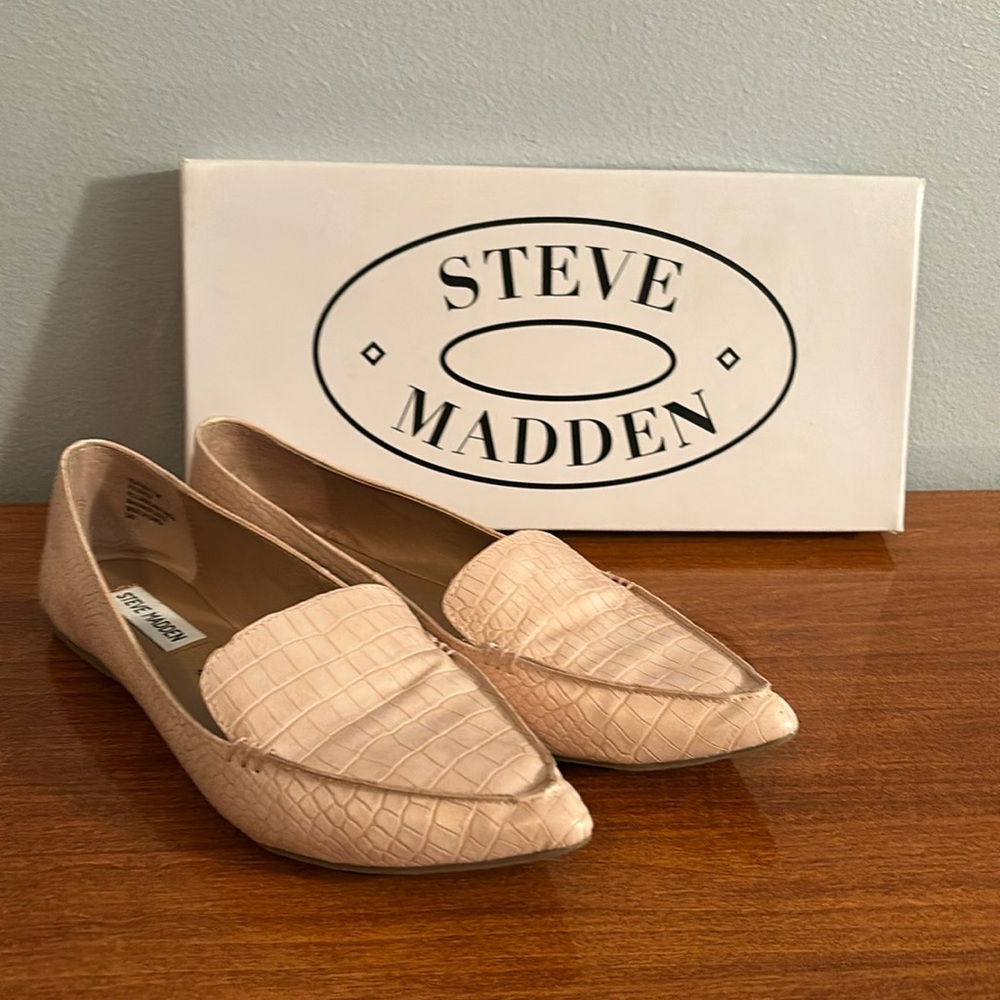 Steve Madden size 7.5 pink croc flats